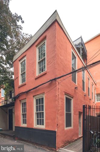 126 3rd St, Philadelphia PA  19106-1802 exterior