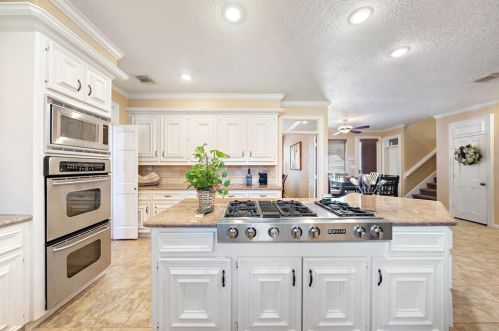 1611 Lodge Falls Ct, Humble TX 77345-1881 exterior