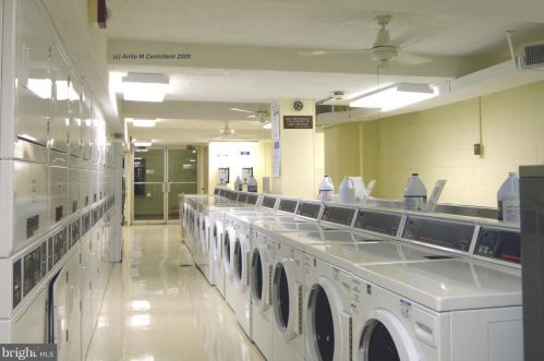 10201 Grosvenor Pl, Rockville MD  20852-4600 exterior