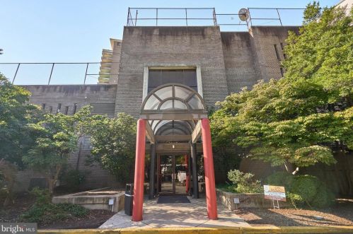 1800 Old Meadow Rd, Mc Lean VA  22102-1899 exterior