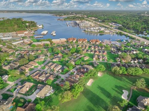 102 Golfview Dr, Montgomery TX 77356-8804 exterior