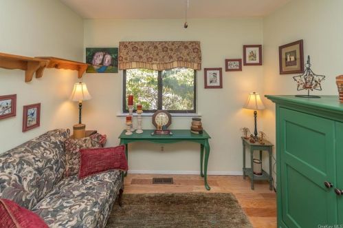 35 Sycamore Dr, Middletown NY 10940-5406 exterior