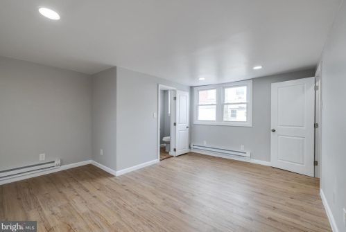 6410 Guyer Ave, Philadelphia PA 19153-2406 exterior