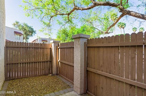 8811 12 Pl, Phoenix AZ 85014-5106 exterior