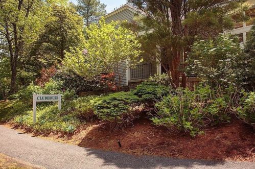 4202 Woodbridge Rd, Peabody MA 01960-4763 exterior