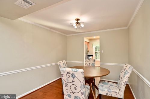 5648 Ridge View Dr, Alexandria VA  22310-1467 exterior