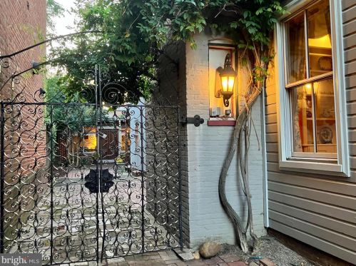 311 5 St, Washington DC 20003-1104 exterior