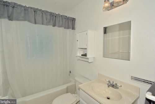 1214 Walnut St, Hanover PA 17331-1529 exterior