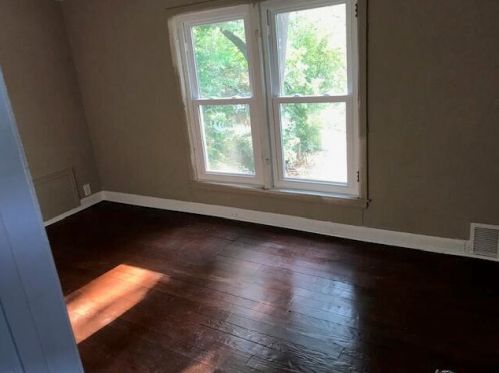 5684 39th St, Milwaukee, WI 53221-3971