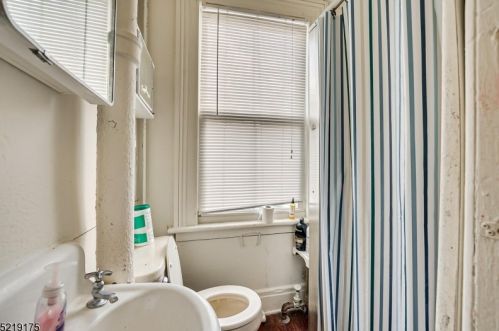 167 Hamilton St, New Brunswick NJ 08901-1806 exterior