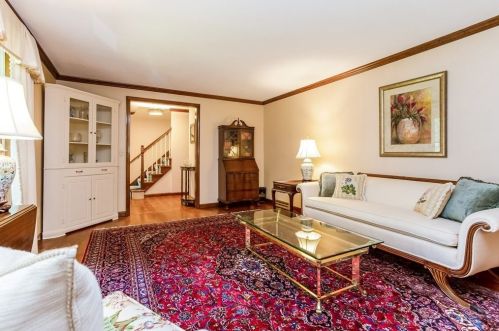 17 Clifford Ln, Springfield, MA 01106-2919