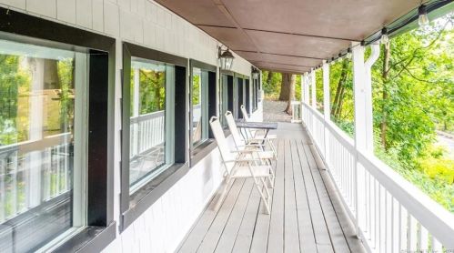 236 Roosevelt Dr, Seymour CT 06483-2118 exterior