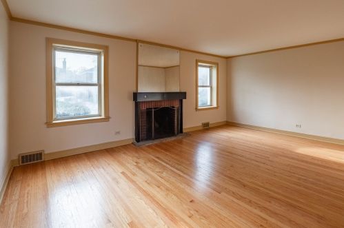 10038 Oakley Ave, Chicago, IL 60643-1924