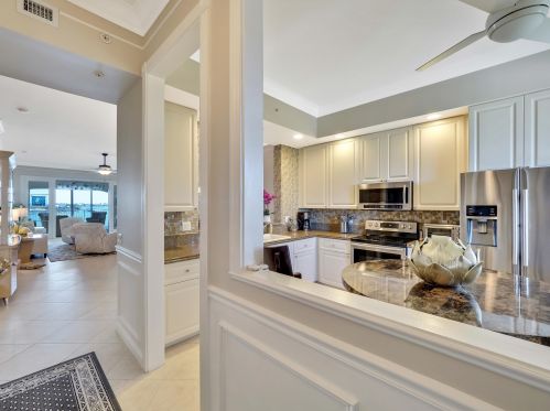 3 Harbour Isle Dr, Fort Pierce, FL 34949-2749