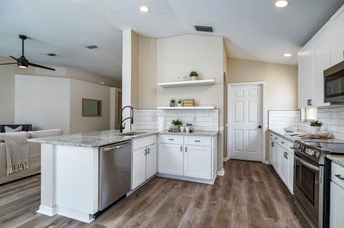 8820 Cypress Hammock Dr, Tampa FL 33614-1952 exterior