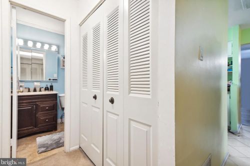 2051 Jason Dr, Huntingdon Valley PA 19006-1737 exterior