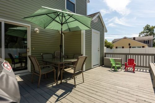 9 Glendale Ave, Peabody MA 01960-6550 exterior