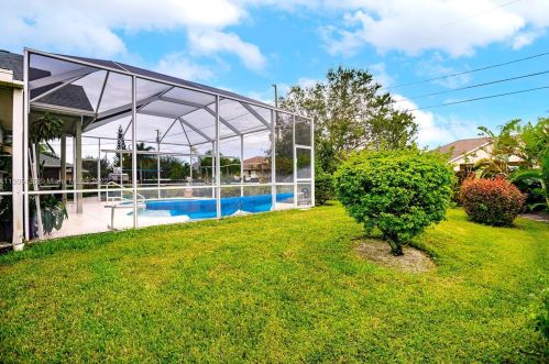 972 Haas Ave, Fort Pierce FL  34953-5611 exterior