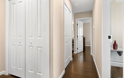 8 Lynhaven Pl, Commack NY 11725-3107 exterior