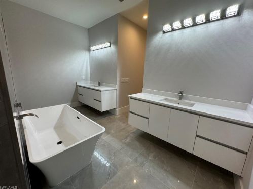 2461 Golden Gate Blvd, Naples FL 34120-3717 exterior