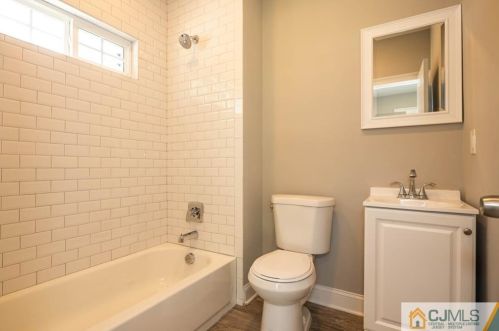 48 Brookville Rd, Edison NJ 08817-4141 exterior