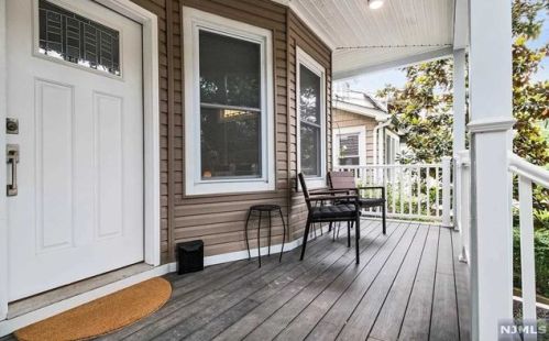 19 Adelaide Pl, Edgewater NJ  07020-1301 exterior