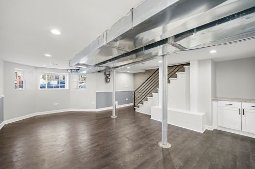 7325 Champlain Ave, Chicago IL 60619-1828 exterior