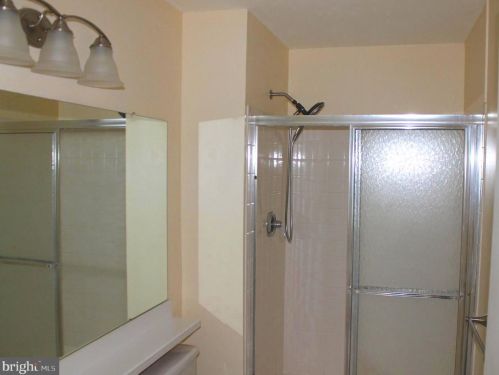 17 Mendrey Ct, Trenton NJ 08648-2661 exterior