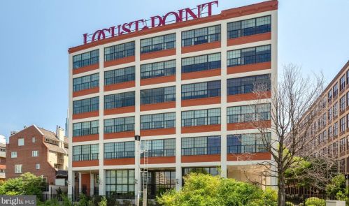 2429 Locust St, Philadelphia PA 19103-5553 exterior