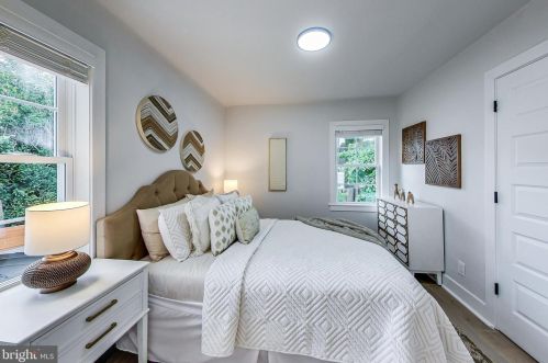 403 Dale Dr, Silver Spring MD  20910-5528 exterior