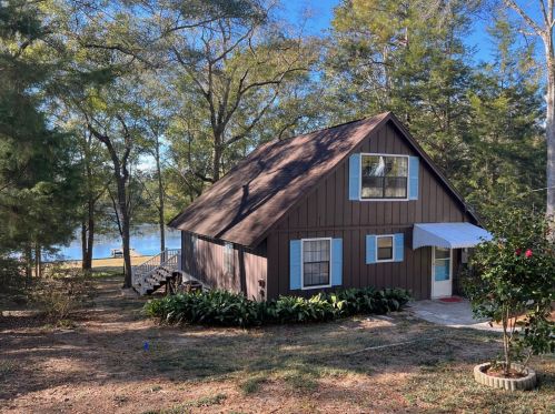 453 Squirrel Rd, Defuniak Springs FL 32433-7682 exterior