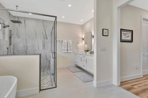 870 8 St, Naples FL 34120-0411 exterior