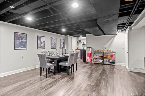 6126 Cambourne Rd, Dearborn Heights MI 48127-3916 exterior