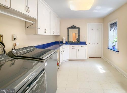 1936 Paper Mill Rd, Huntingdon Valley PA 19006-5814 exterior