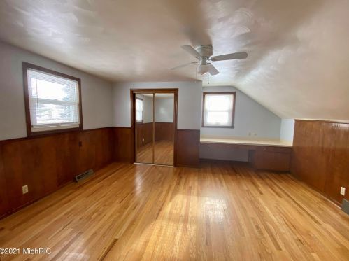 5454 Londonderry Dr, Grand Rapids MI 49508-6325 exterior