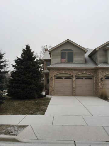 155 Mayo Ct, Elmhurst, IL 60126-5158
