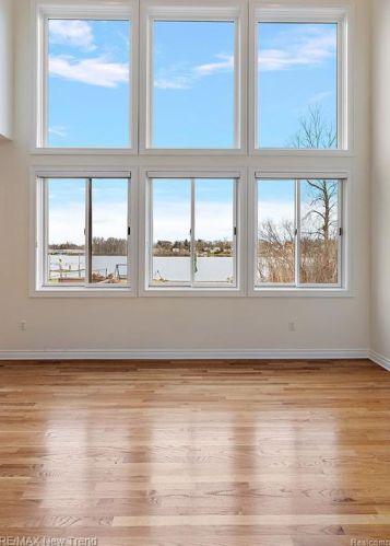 692 Appalachi St, Walled Lake MI  48390-1005 exterior