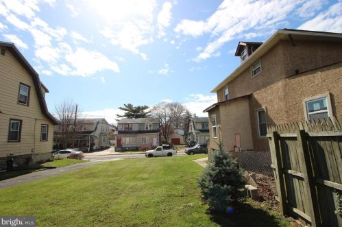 80 Ridgeway Ave, Manor PA 19036-1924 exterior