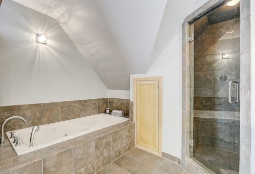 2230 Smt Ave, Milwaukee WI 53202-1245 exterior