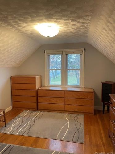 42 Oxford Dr, Enfield CT 06082-2535 exterior