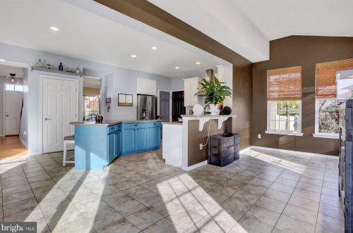 1942 Oak Hills Dr, Hanover PA 17331-9441 exterior