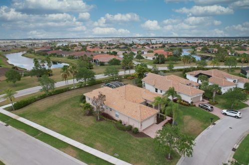 11720 Apple Blossom Trl, Fort Pierce FL  34987-2475 exterior