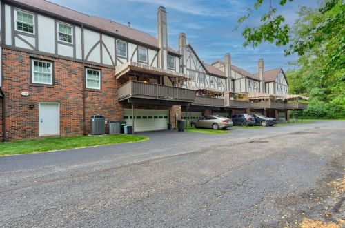 214 Allenberry Cir, Pittsburgh PA 15234-1002 exterior