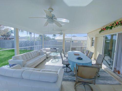 834 105 Ave, Naples FL 34108-1844 exterior