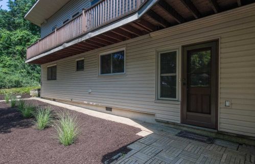 40 Tree Top Ln, Poughkeepsie, NY 12603-4820