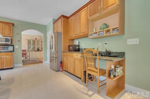 48 Farmhaven Ave, Edison NJ 08820-3220 exterior