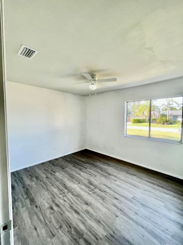 592 Whitmore Dr, Fort Pierce FL  34984-4570 exterior