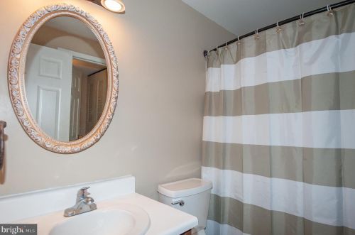 6839 Heatherway Ct, Alexandria VA 22315-3942 exterior