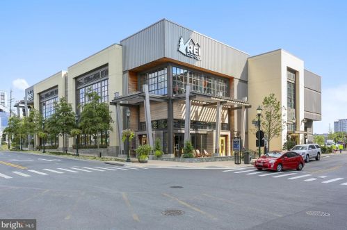 1904 Lewis Ave, Rockville MD 20851-2330 exterior