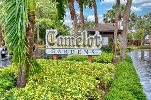 402 Castle Ct, Fort Pierce FL  34952-6780 exterior